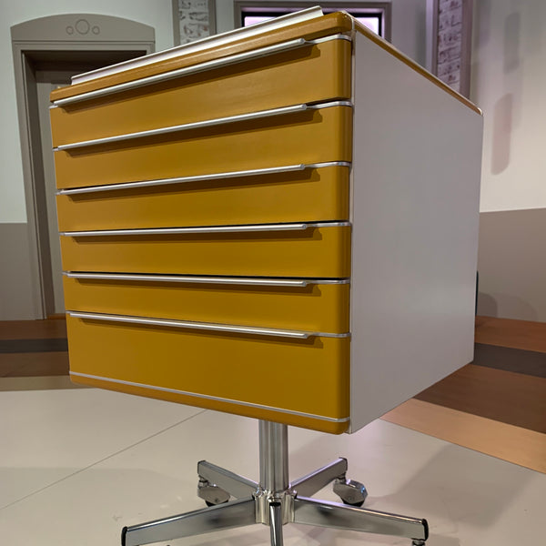 Medizinschrank auf Rollen mit Glasplatte