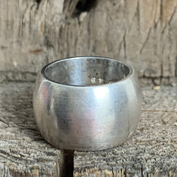 Schöner modischer und zeitloser Ring aus Sterling Silber