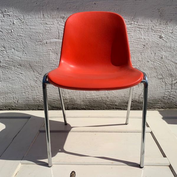 70er Jahre Stapelstuhl orange rot