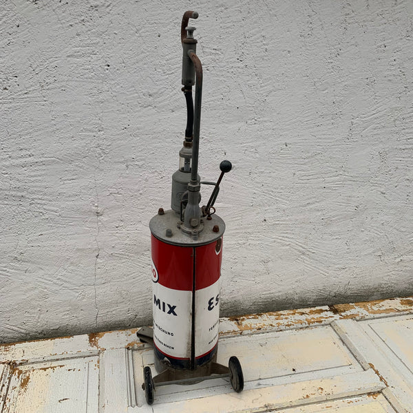 Vintage 2 Takt Benzin Esso Zapfsäule