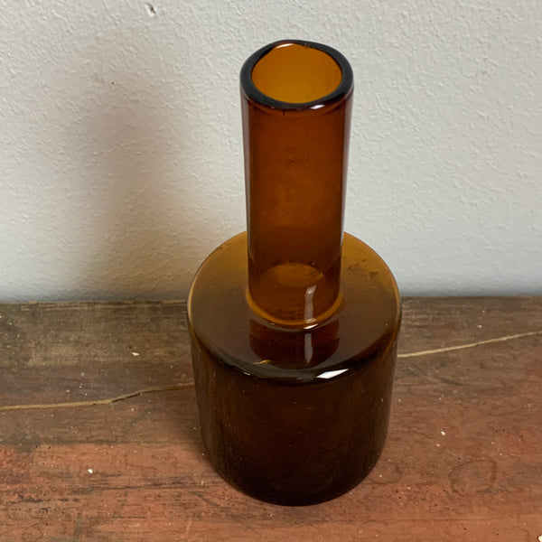Kleine bernsteinfarbene Glasvase skandinavisches Design