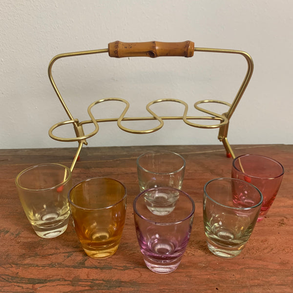 6 bunte Schnapsgläser im Träger Halter