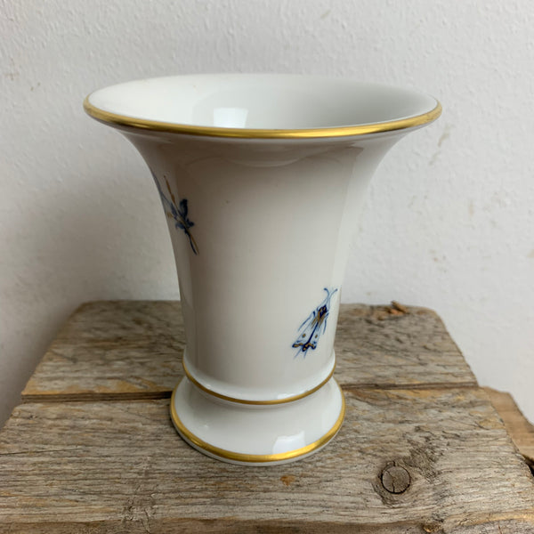 Trichtervase mit blauem Blumendekor von Meißen