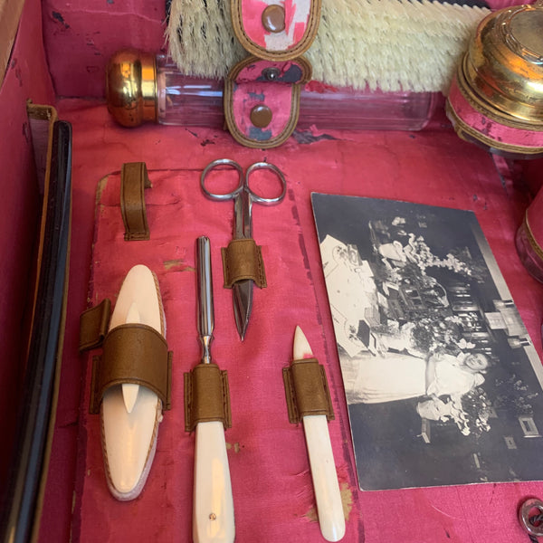 Antiker Leder Kosmetik Koffer mit Inhalt