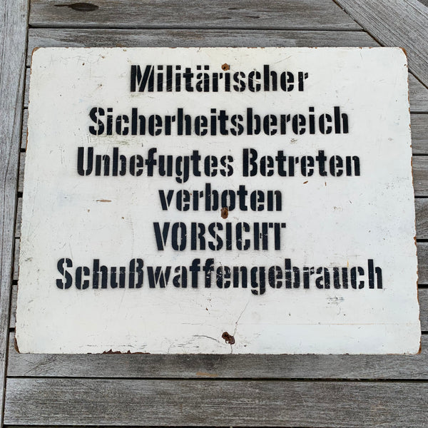Schild - Militärischer Sicherheitsbereich