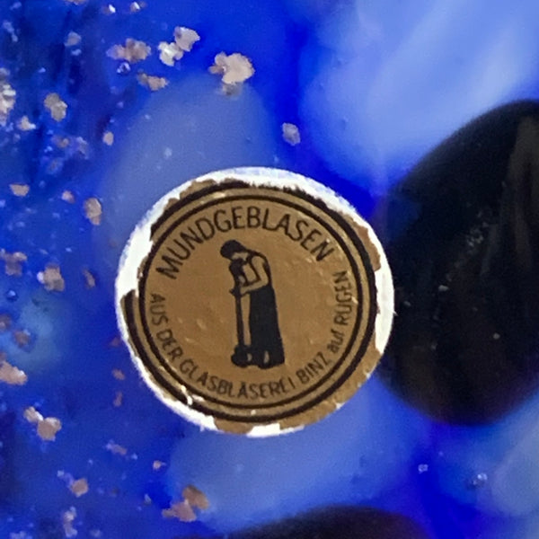 Mundgeblasener blauer Glaskrug