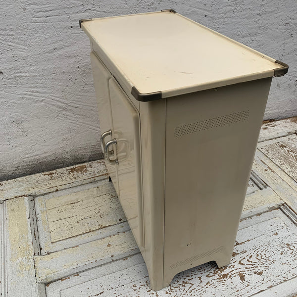 Vintage Metallschrank