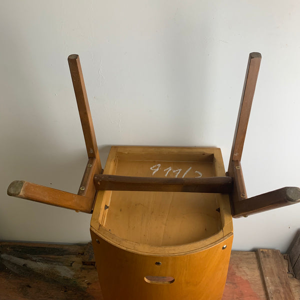 Holzstapelstuhl von Stoelker / Bomberstabil Bauhaus Entwurf