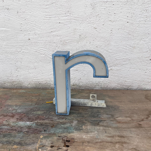 Vintage Leuchtbuchstabe r