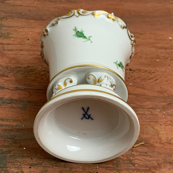 Meissen Vase auf Sockel Rosenmotiv