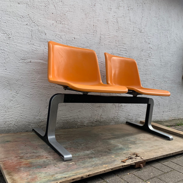 Fiberglas Wartebank von Georg Leowald für Wilkhahn 1960