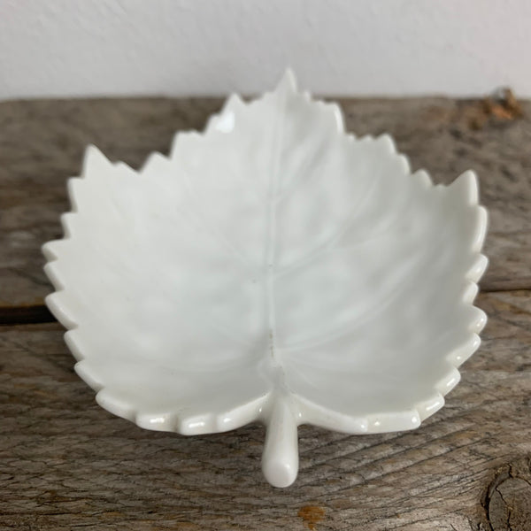 Weißes Porzellan Blatt Schälchen KPM Zeptermarke