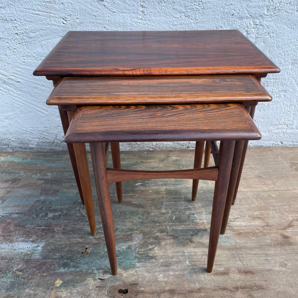 Nesting Tables von Arne Hovmand Olsen