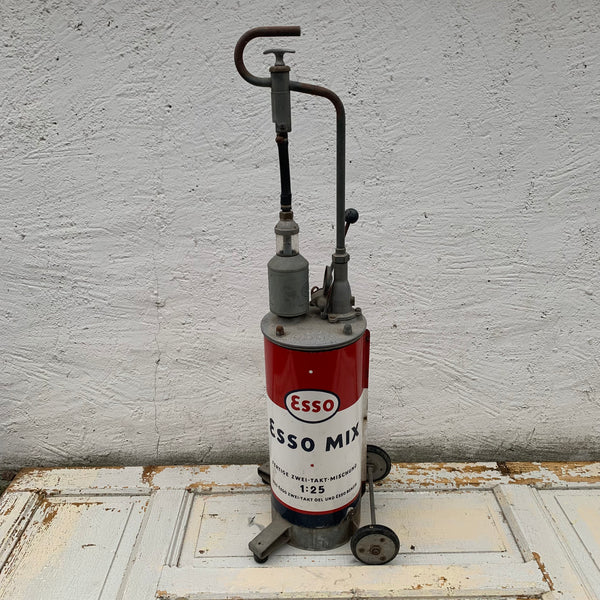 Vintage 2 Takt Benzin Esso Zapfsäule