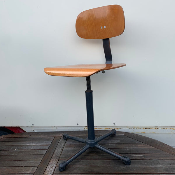 Alter Drehstuhl Werkstattstuhl