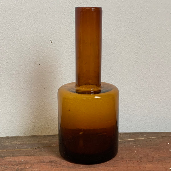 Kleine bernsteinfarbene Glasvase skandinavisches Design