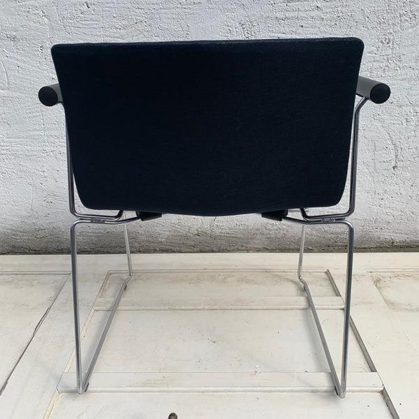 Knoll International Lobby Chair Stoff / Schwarz mit Armlehnen