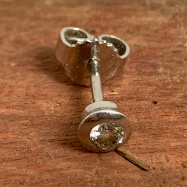 Edler Ohrstecker aus Platin mit Diamant