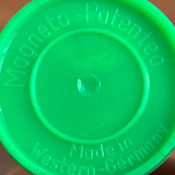 Vintage Kusspuppen von Magneto Nr. 168