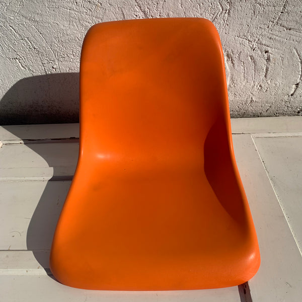 Unbenutzte Sitzschale Stapelstuhl 1974