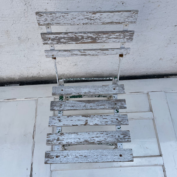 Antiker klappbarer Biergartenstuhl