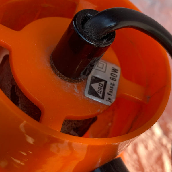 Orangene vintage Tischlampen von ARO