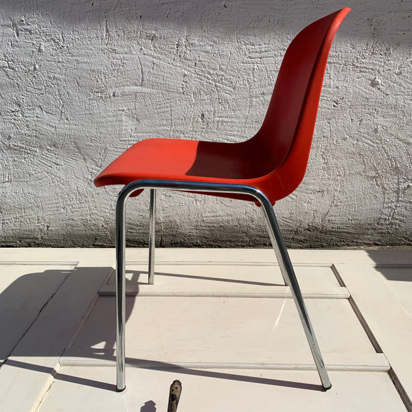 70er Jahre Stapelstuhl orange rot