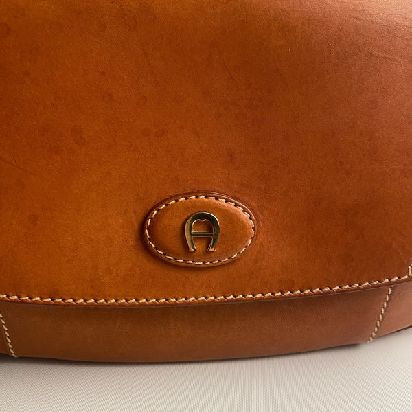 Kleine braune Leder Damen Handtasche von Aigner