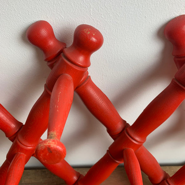 Vintage Scheren Garderobe in rot