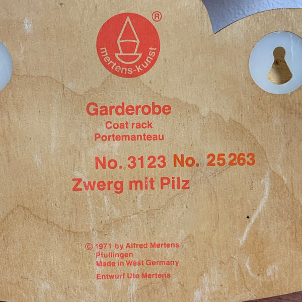 Kinder Garderobe Zwerg mit Pilz von Mertens - Kunst