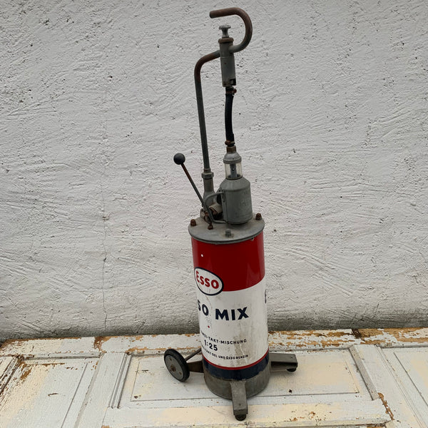 Vintage 2 Takt Benzin Esso Zapfsäule