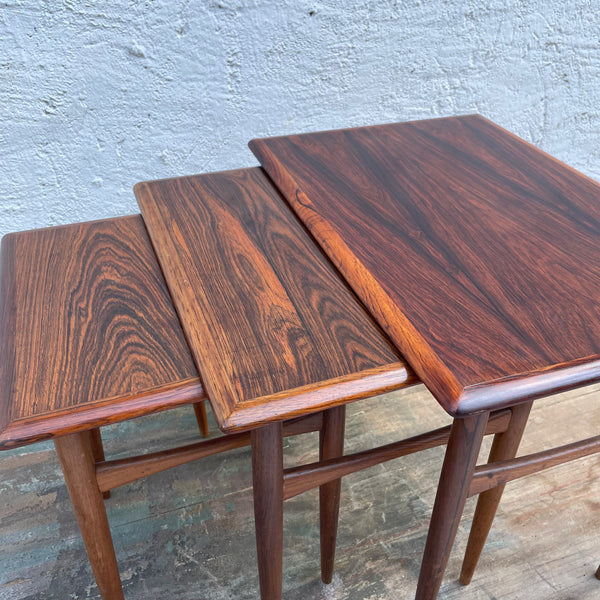 Nesting Tables von Arne Hovmand Olsen
