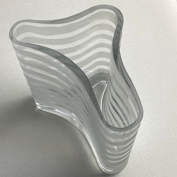 Mid Century Glasvase in Wellenform
