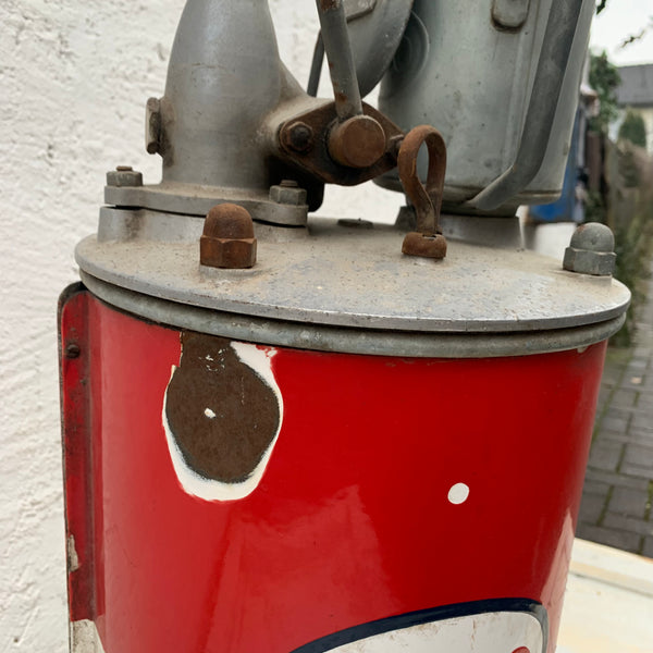Vintage 2 Takt Benzin Esso Zapfsäule