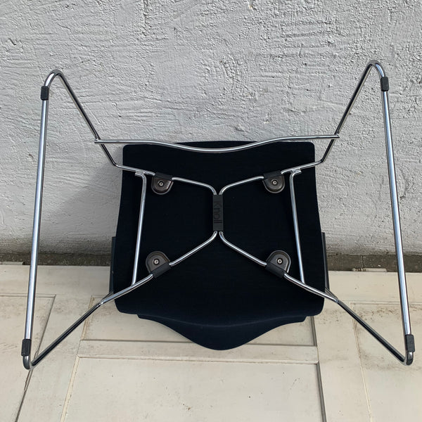Knoll International Lobby Chair Stoff / Schwarz mit Armlehnen