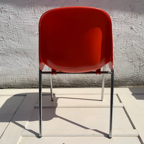 70er Jahre Stapelstuhl orange rot
