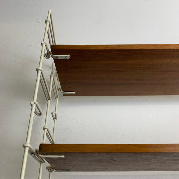 String Regal von Nisse Strinning