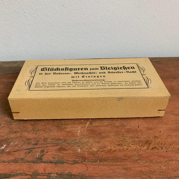 Antike Glücksfiguren zum Bleigießen
