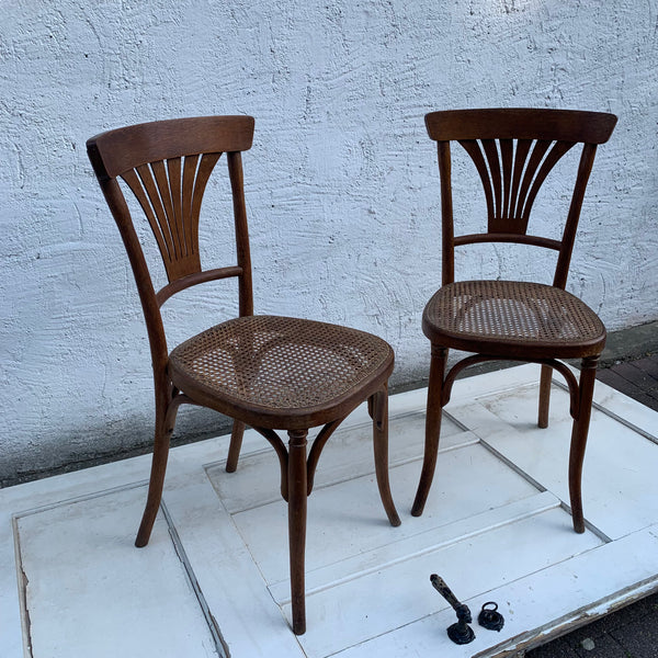2 Antike Stühle von Thonet No. 221