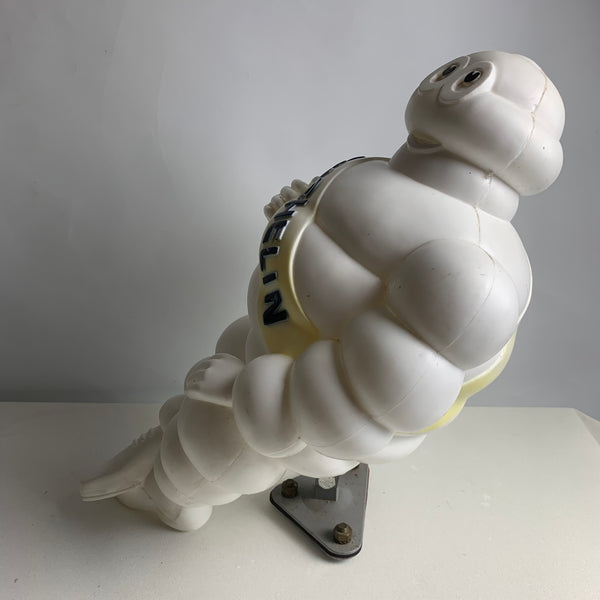 Großes Michelin Männchen Bibendum sitzend