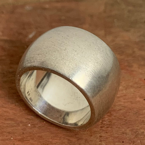 Schöner modischer und zeitloser Ring aus Sterling Silber