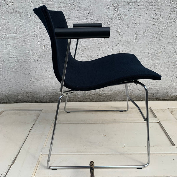 Knoll International Lobby Chair Stoff / Schwarz mit Armlehnen