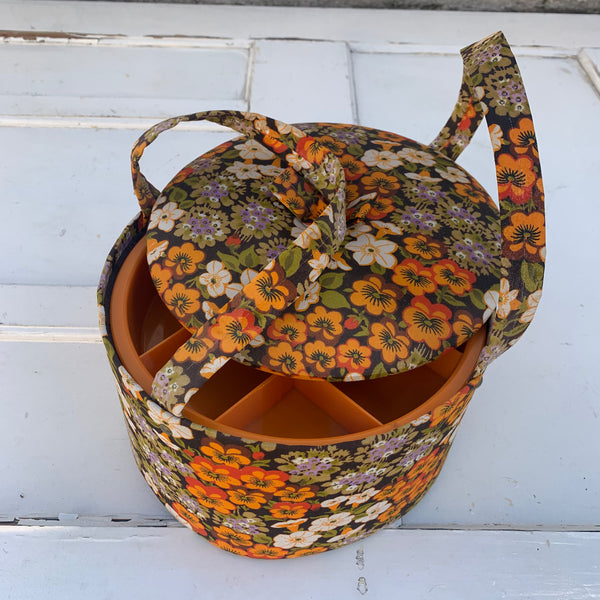 Vintage Nähkästchen mit Blumenmuster