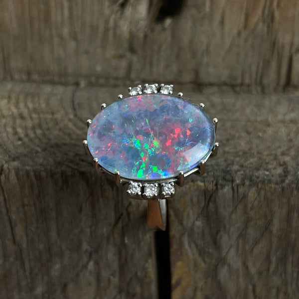 Weißgold Ring mit sehr großen Opal