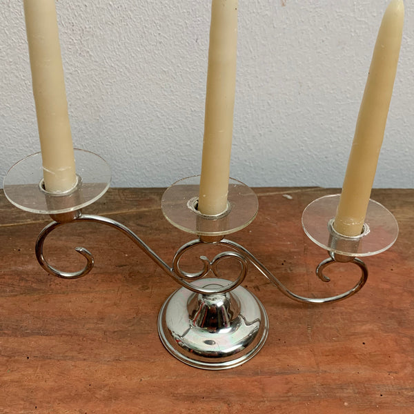 Kleiner versilberter Kerzenständer dreiflammig