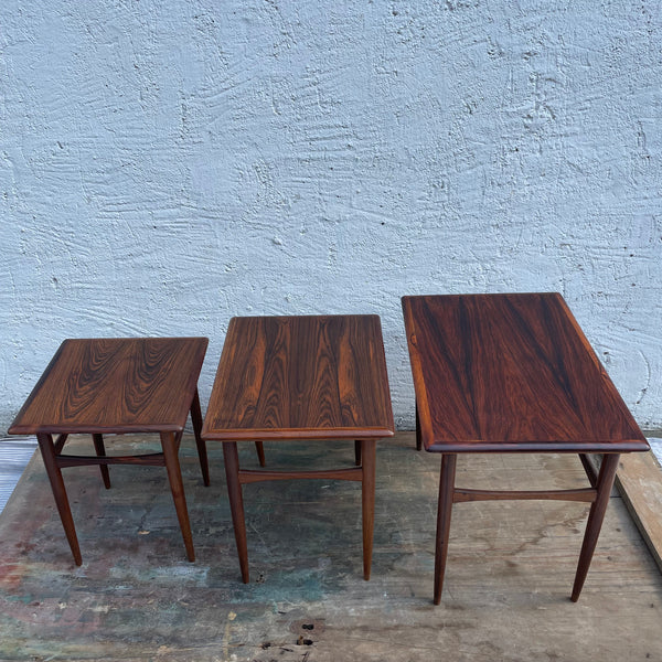 Nesting Tables von Arne Hovmand Olsen