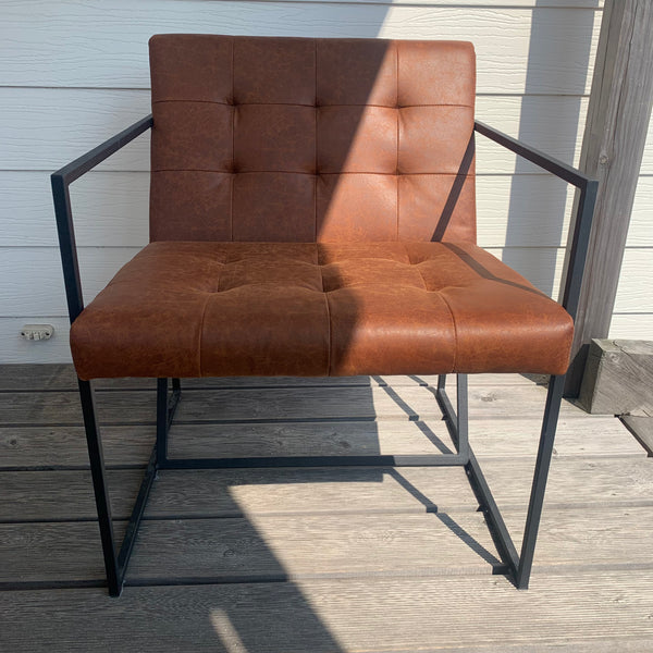 Formschöner Sessel im Bauhausstil