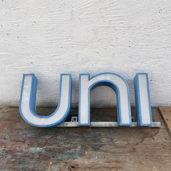Vintage Leuchtbuchstaben uni