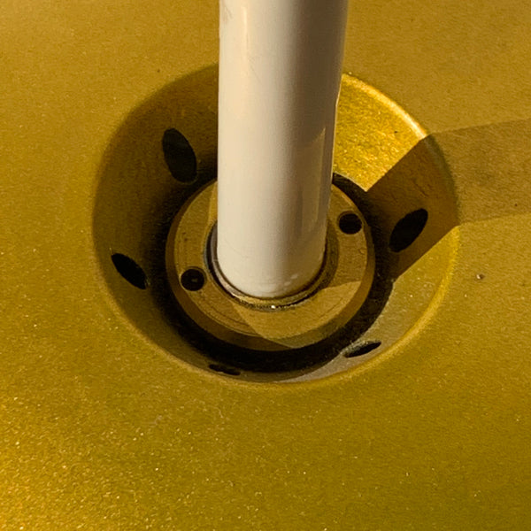 Vintage goldene Halbkugel Lampe