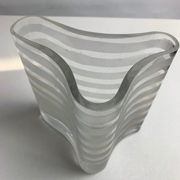 Mid Century Glasvase in Wellenform